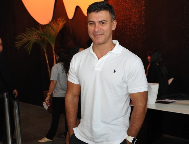 05out2013---o-ator-leonardo-vieira-chega