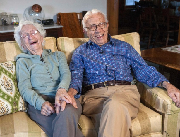 Michelle McLoughlin/Reuters Ann Betar, 98 anos, e o marido, John Betar, 102, estão prestes a comemorar 81 anos de casamento