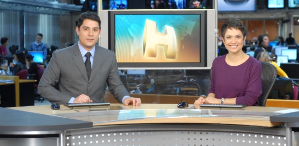 2013 - Evaristo Costa e Sandra Annenberg no "Jornal Hoje"; dupla pode apresentar em pé