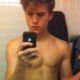 Ator de série da Disney comenta foto de cueca:
