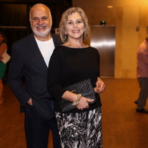  Irene Ravache vai com o marido à pré-estreia do espetáculo "A última Sessão"