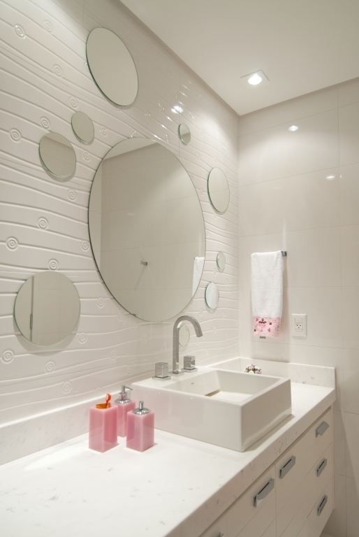 Banheiros pequenos dicas de decoração para quem tem pouco espaço BOL Fotos -> Banheiro Pequeno Com Espelho Ate O Teto Banheiros pequenos dicas de decoração para quem tem pouco espaço BOL Fotos -> Banheiro Pequeno Com Espelho Ate O Teto