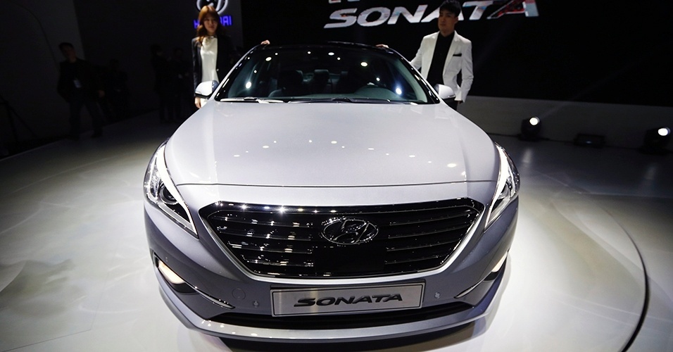 http://imguol.com/c/entretenimento/2014/03/24/hyundai-sonata-2015-1395686179540_956x500.jpg