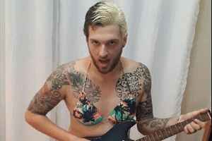 Ex-BBB Cássio Lannes posa seminu e ironiza ensaios sensuais (Reprodução/Instagram/cassiolannes)