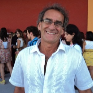 David Ribeiro fez o Sambarilove, na "Escolinha do Professor Raimundo", da Globo
