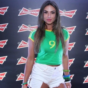 Nicole Bahls curte festa em hotel em Copacabana, no Rio, após jogo entre Brasil e México