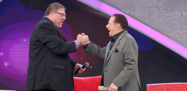 Luciano Faccioli paticipa do quadro "Elas querem saber" do programa do Raul Gil, no SBT