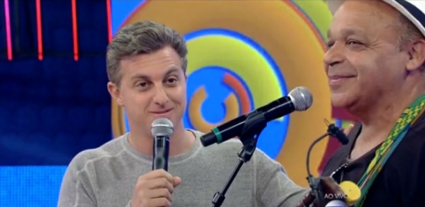 Luciano Huck "cortou" um convidado ao vivo e foi criticado por internautas em redes sociais