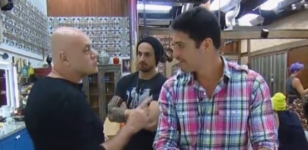Record corta o áudio de Oscar Maroni, que contava história ligada a prostituição