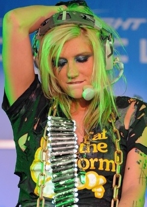 A cantora Ke$ha apenas acrescentou o cifrão ao seu primeiro nome para conquistar o mundo com suas canções dançantes. Nome completo: Kesha Rose Sebert.