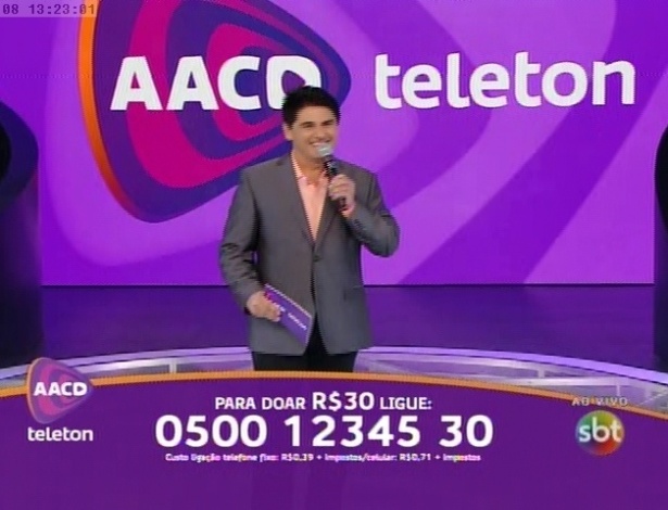 O apresentador César Filho, agora contratado da Record, apresenta o Teleton, no SBT