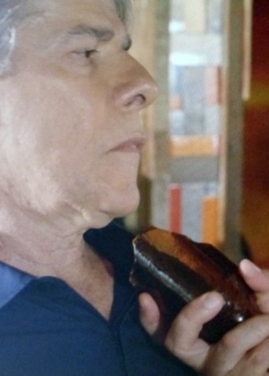 Cerimonialista quase é ferido por funcionário, após Felipe descobrir armação
