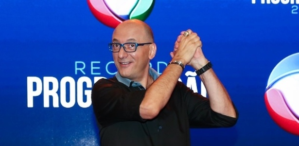 5fev2015---britto-jr-faz-pose-divertida-