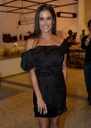 17.mar.2015 - Deborah Secco na cerimônia de entrega dos prêmios aos melhores das artes da APCA, no Teatro Paulo Autran, em São Paulo