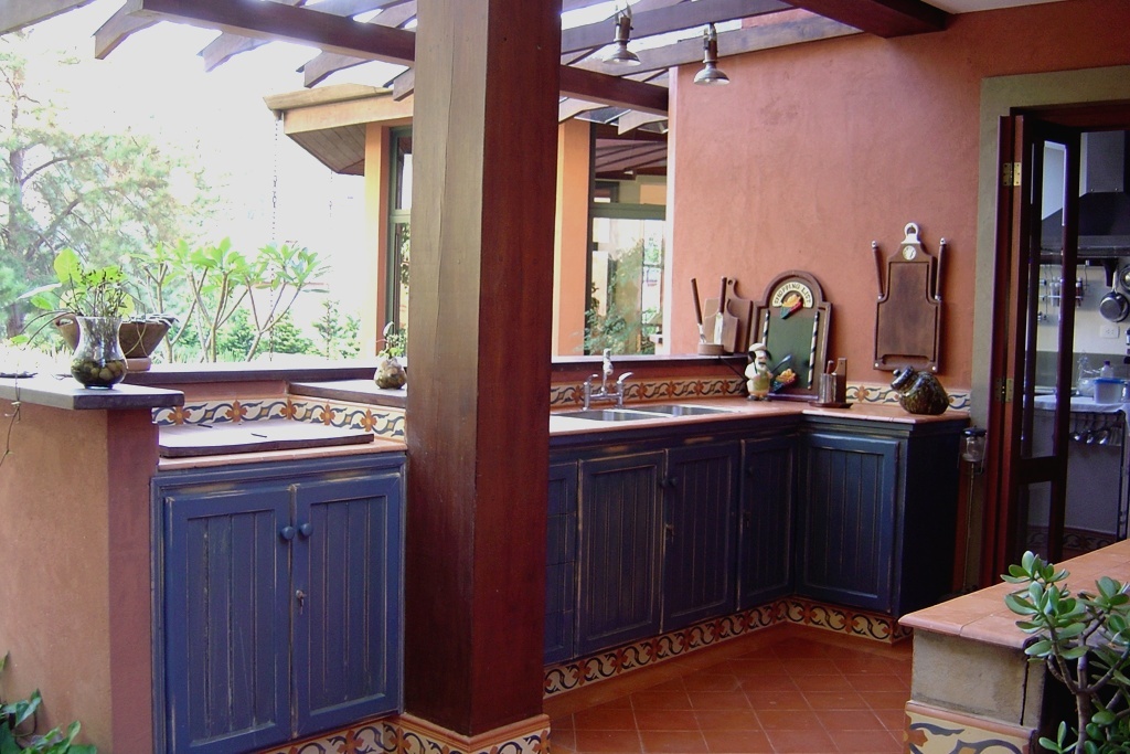 decorar cozinha rustica:Com 10 m², esta cozinha integra-se à outra interna e leva assinatura decorar cozinha rustica:Com 10 m², esta cozinha integra-se à outra interna e leva assinatura