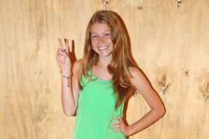 13abr2015 apontada como sosia de gisele bundchen a paulista gaby machado de 13 anos posa para fotos no 1 dia da spfw