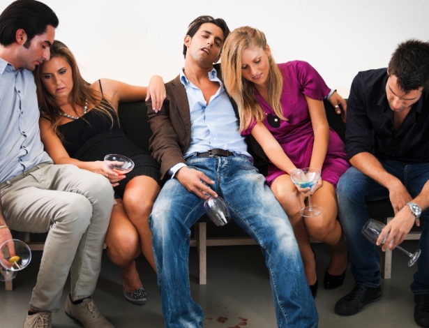 Beber demais em qualquer evento social é muito deselegante, dizem as especialistas