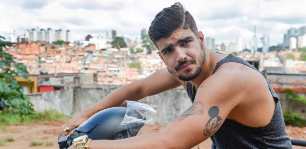 Caio Castro é Grego em "I Love Paraisópolis"