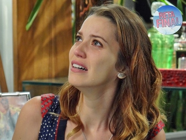 05mai2015---laura-fica-passada-com-a-vio