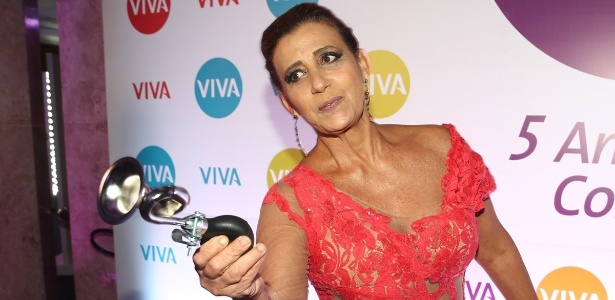 Magoada com brincadeira, Rita Cadilac larga gravação do Programa do Porchat no meio