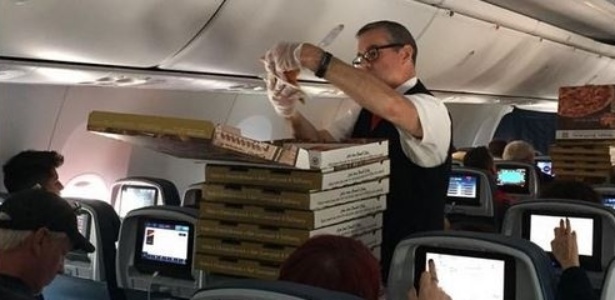Como acabar com o mau humor de um passageiro de avião? Peça pizza!