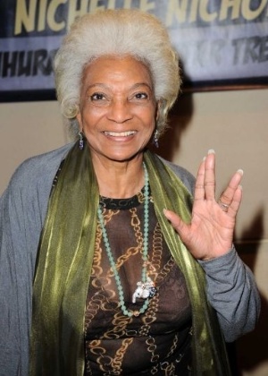 A atriz Nichelle Nichols, a Lieutenant Uhura de "Star Trek"
