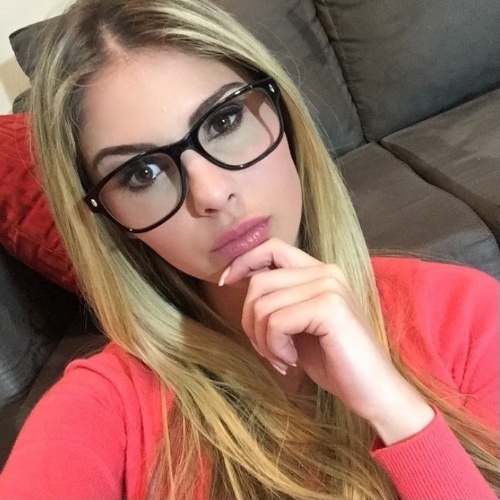 Resultado de imagem para MULHERES GOSTOSAS DE OCULOS
