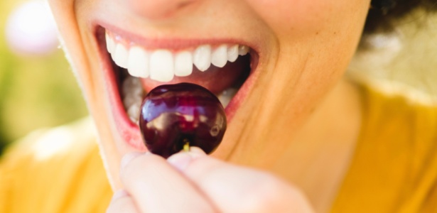 Alguns alimentos comprometem a beleza dos seus dentes
