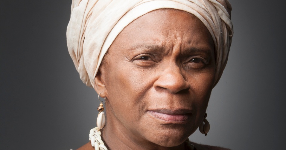 zeze-motta-como-tia-joaquina-em-escrava-