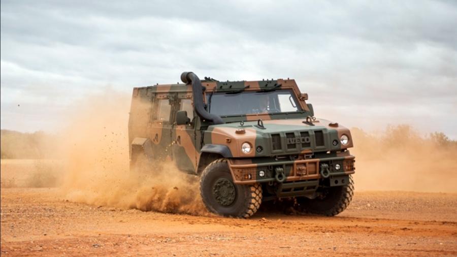 Exército coloca veículos blindados em Roraima na fronteira com a