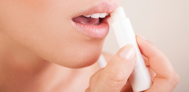 Bálsamos hidratantes são a solução para ter lábios mais saudáveis e bonitos