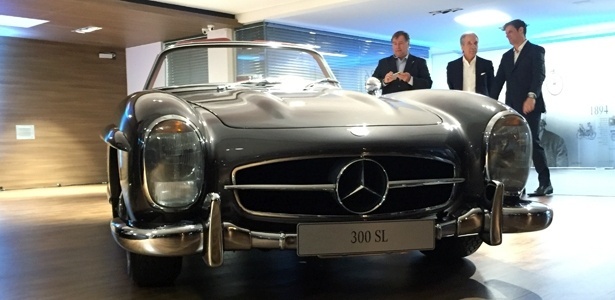 Mercedes lança SLC e SL 2017 no Brasil em julho; veja os preços Exemplar-de-um-300-sl-roadster-1957-que-de-tao-impecavel-tem-preco-inestimavel-1467240708264_615x300