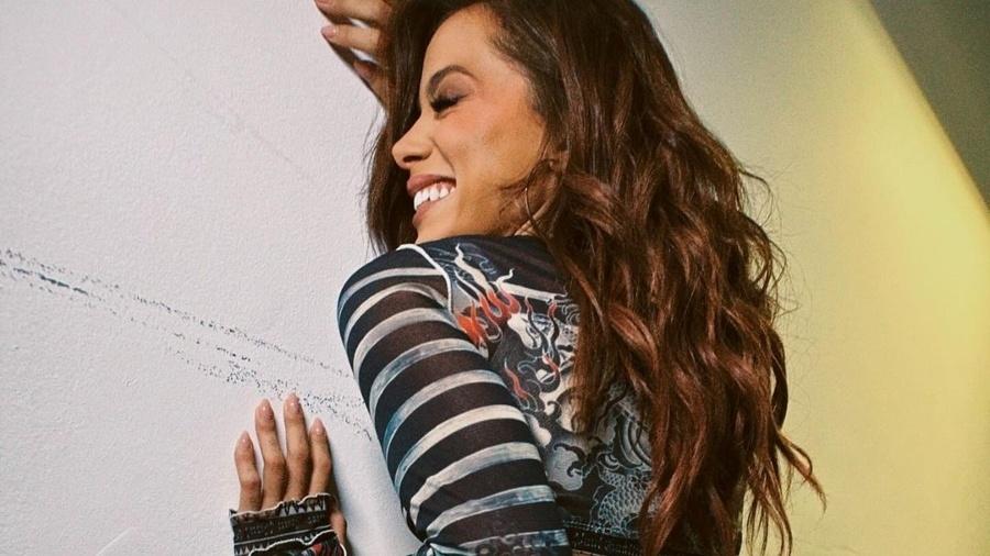 Anitta revela trecho de próximo single e conta detalhes da canção