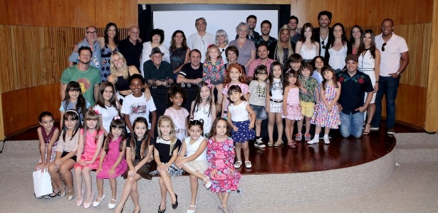 31.mar.2016 - Elenco de "Carinha de Anjo" se reúne pela primeira vez no SBT
