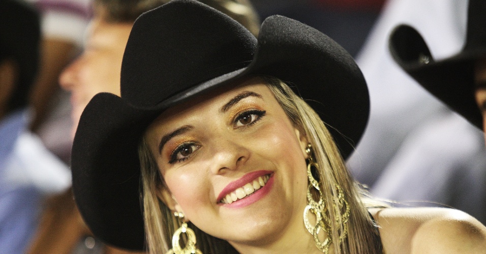 a-festa-do-peao-de-barretos-de-2015-atraiu-muita-mulher-bonita-para-o-parque-do-peao-1440531790962_956x500.jpg