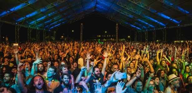 Festival reúne cinco mil pessoas a cada carnaval em uma verdadeira cidade dentro de uma fazenda a 120 quilômetros de Curitiba