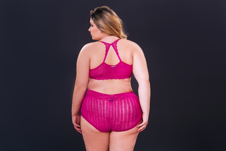 13 opções sensuais e estilosas de lingerie plus size para arrasar BOL