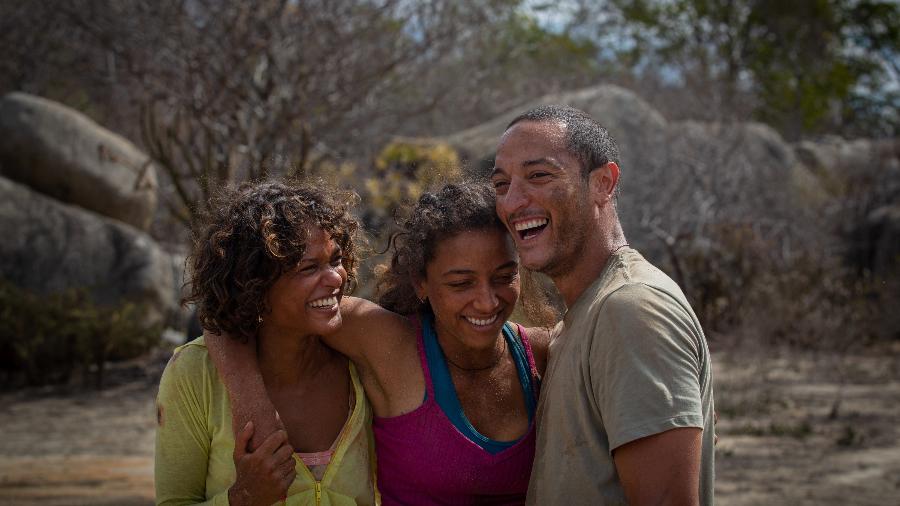 Thainá Duarte, Alice Carvalho e Allan Souza Lima interpretam irmãos em 'Cangaço Novo'