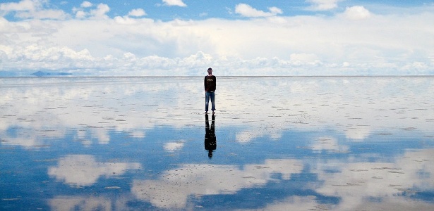 As chuvas formam um espelho d'água fantástico no Salar do Uyuni