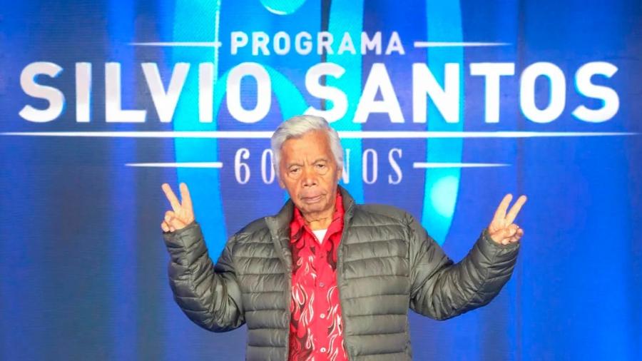 Roque, assistente de palco de Silvio Santos, recebe alta
