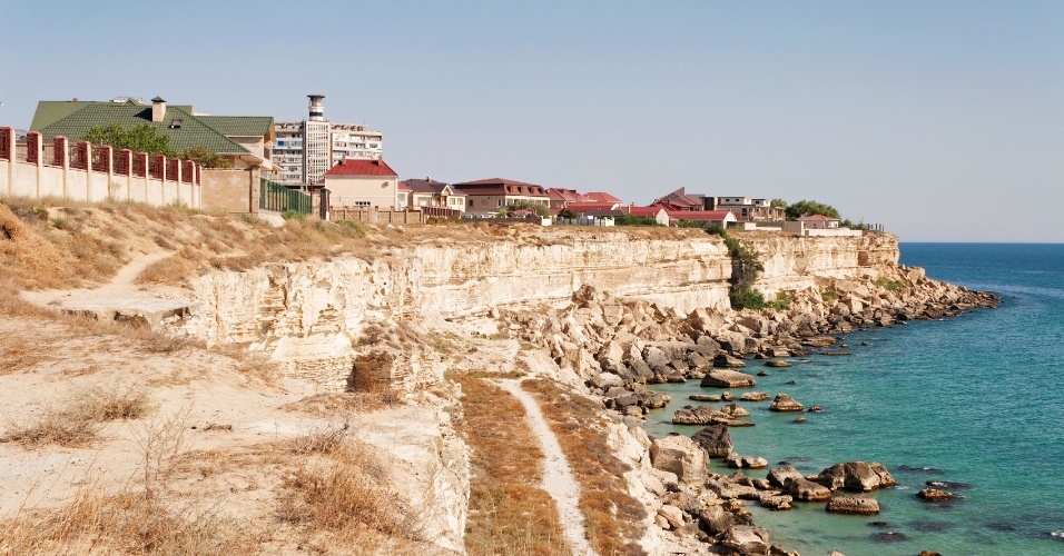 País Do Borat Cazaquistão Exibe Paisagens Lindas E Edifícios Bizarros Fotos Uol Viagem