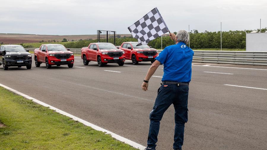 Como funcionam os carros de corrida? - Brasil Escola