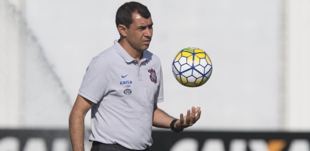 Carille ganha força no Corinthians após contratação de Rueda não dar certo