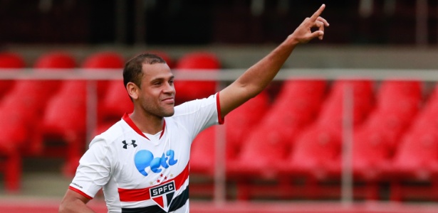 Carlinhos, autor do gol contra o Palmeiras, deve ser baixa