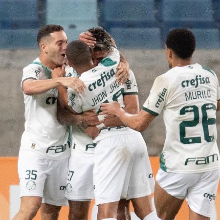 Corinthians vence Palmeiras no jogo de ida e abre vantagem na