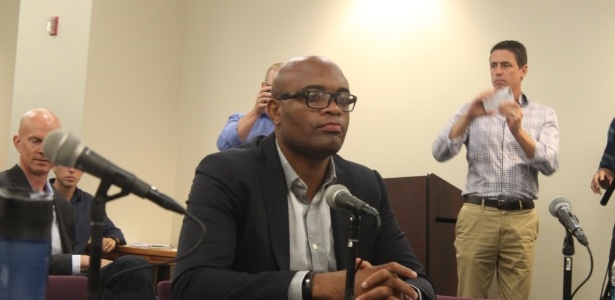 Anderson Silva aguarda para ser ouvido na audiência da Comissão Atlética de Nevada