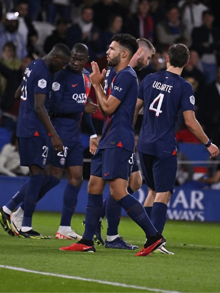 PSG goleia o Olympique em clássico e assume terceira posição