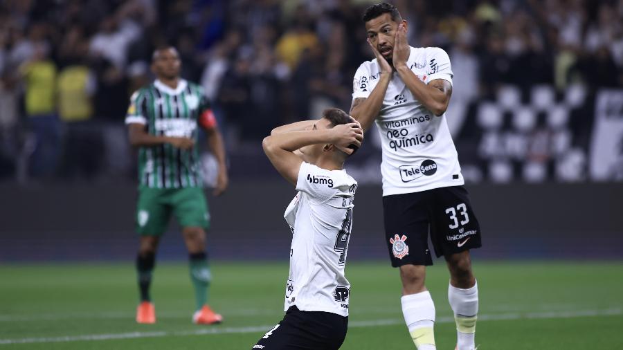 Santos busca empate com o Corinthians aos 53 minutos do segundo