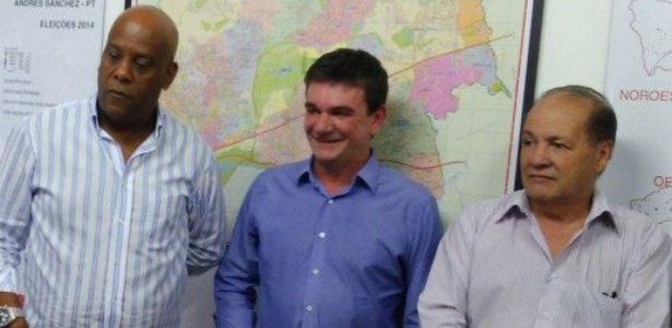 André Negão (esquerda) e Mané da Carne (direita) são padrinhos políticos de Andrés no Corinthians