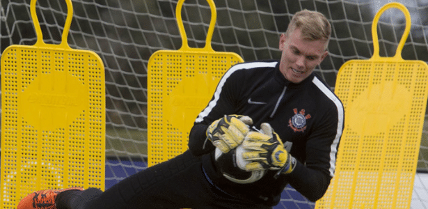 Corinthians oferece goleiro que nunca jogou para a Chapecoense